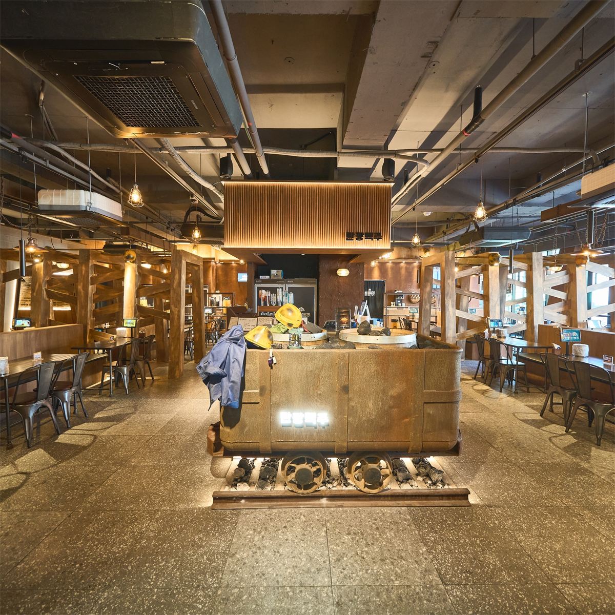 탄광맥주 인테리어 4