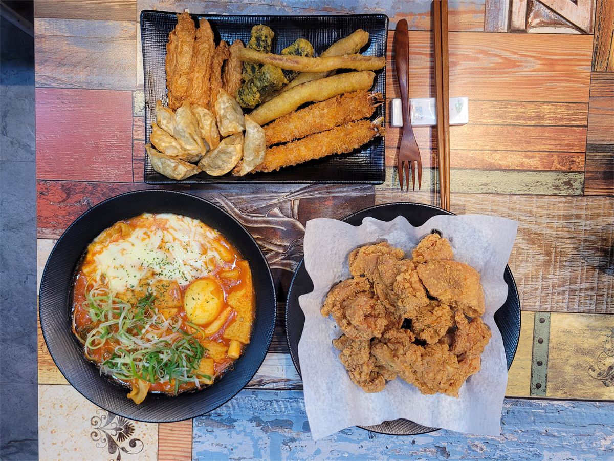 꼬튀뽀끼세트(모듬튀김+치킨한마리+모듬떡볶이 대)