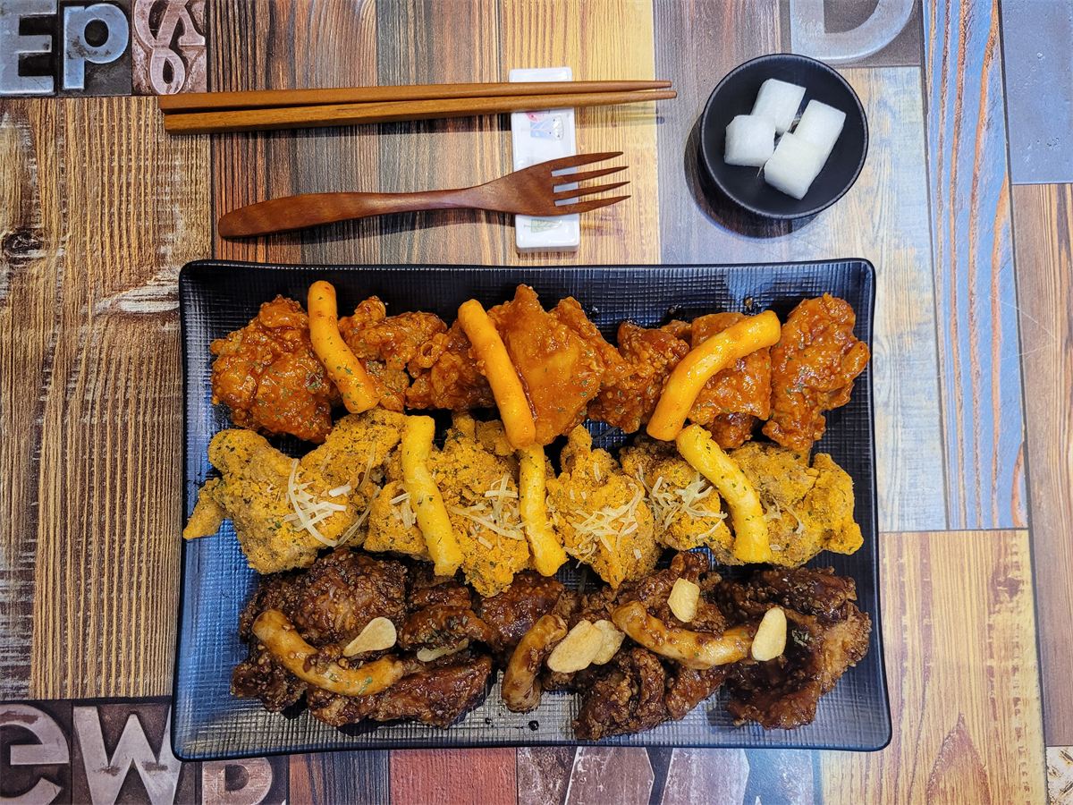 삼색치킨(한마리+반마리)