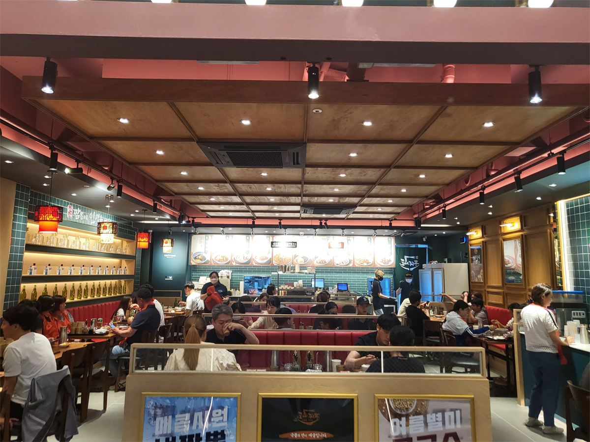 도야짬뽕 인테리어 2