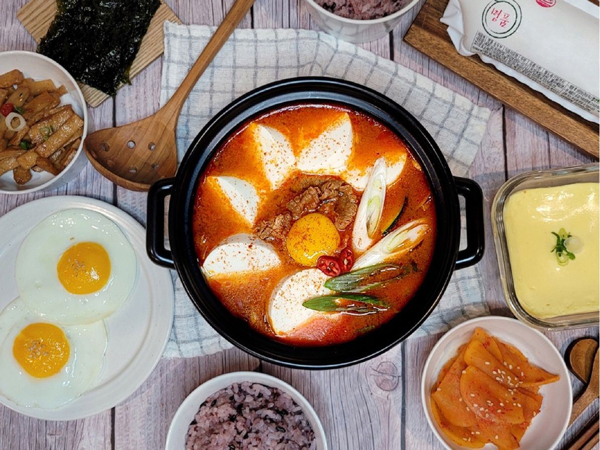 정성 담은 순두부찌개