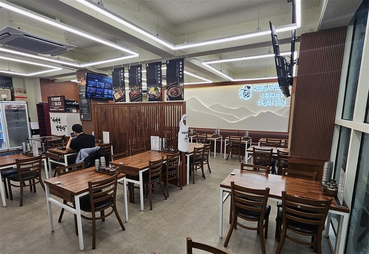 국밥참맛있는집 인테리어 2