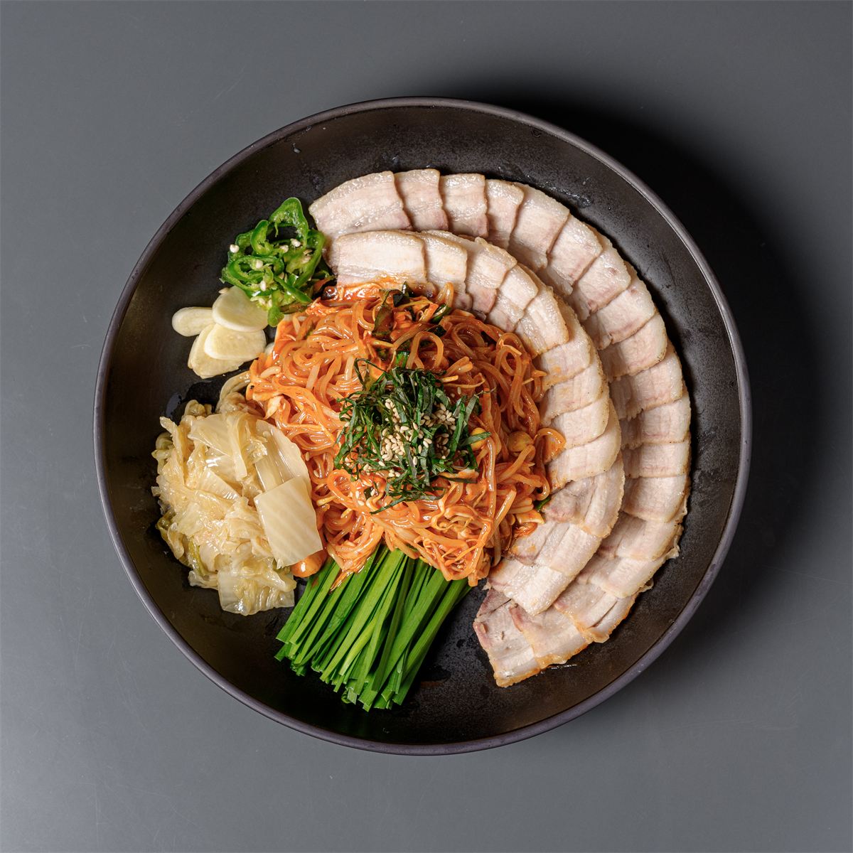 삼겹 쫄면 묵은지 보쌈